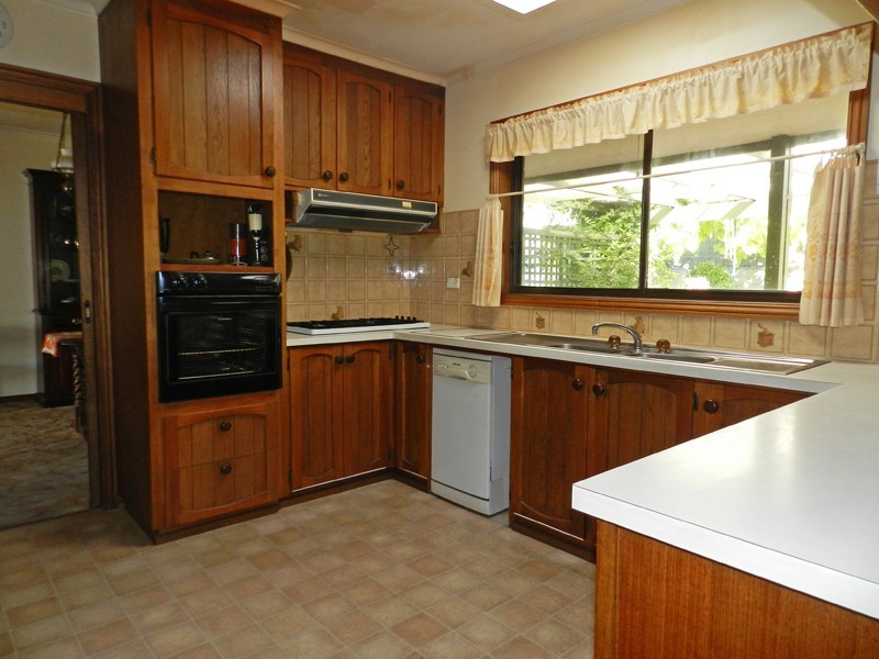 51 Putnam Avenue, Strathdale VIC 3550