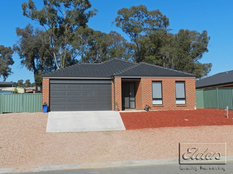 30 Irontree Close, Kangaroo Flat VIC 3555