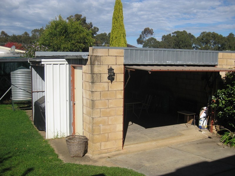 12 Ford Street, Kangaroo Flat VIC 3555