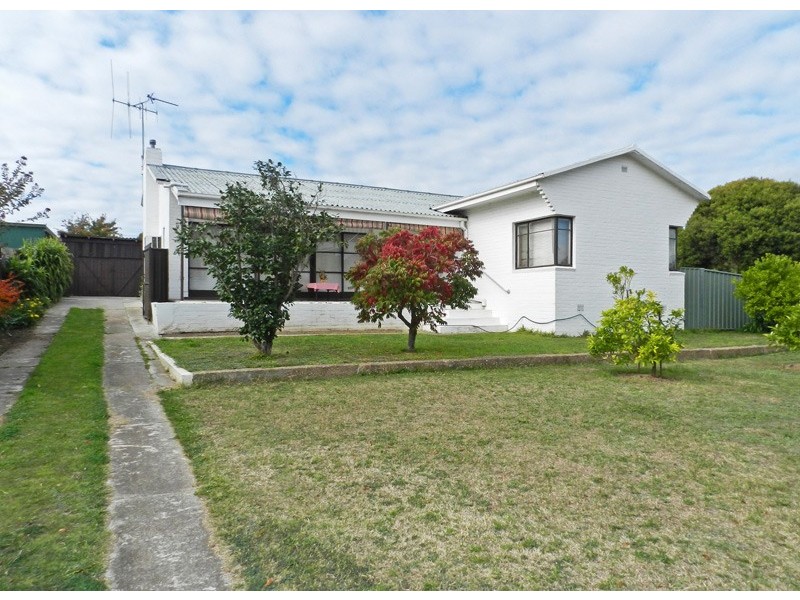 323 High Street, Kangaroo Flat VIC 3555