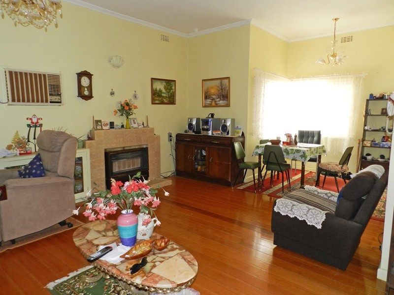 323 High Street, Kangaroo Flat VIC 3555