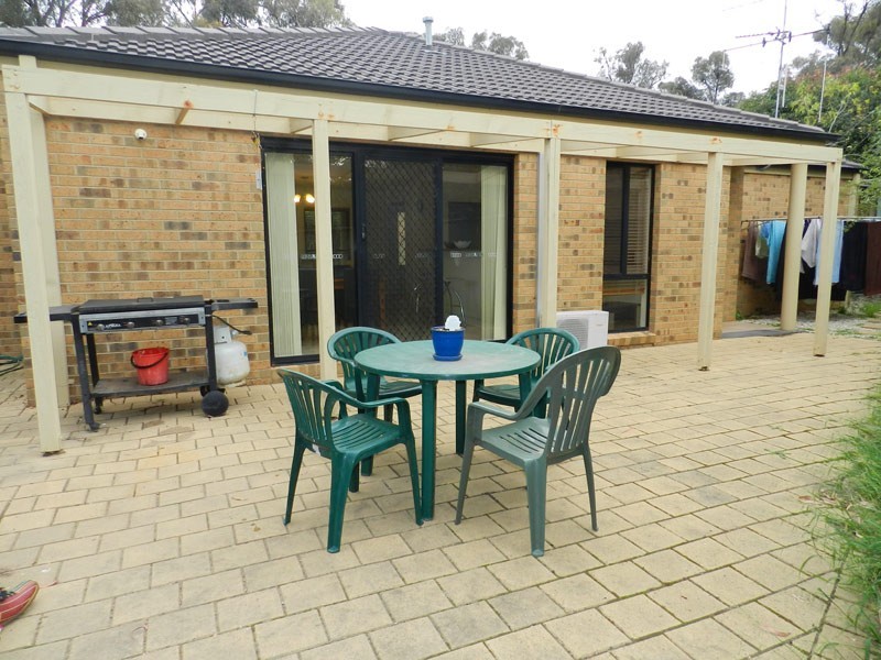 2/2 Greenwood Drive, Strathdale VIC 3550