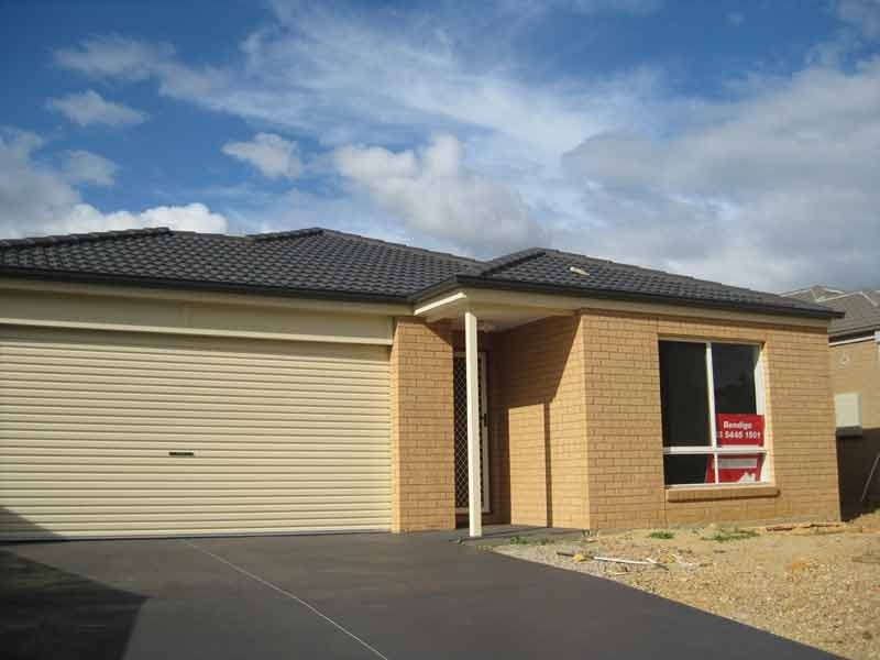 3 Tununga Circuit, Kangaroo Flat VIC 3555
