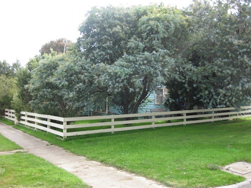 33 Russell Street, Quarry Hill VIC 3550