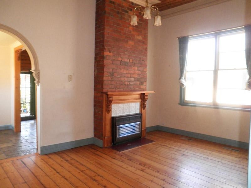 74 Gladstone Street, Quarry Hill VIC 3550