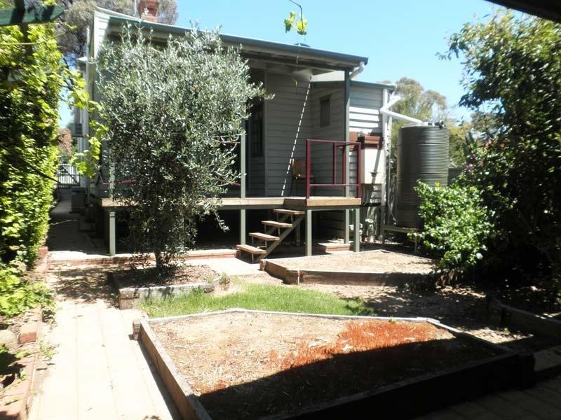74 Gladstone Street, Quarry Hill VIC 3550