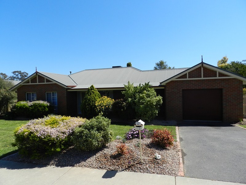 52 Broad Parade, Spring Gully VIC 3550