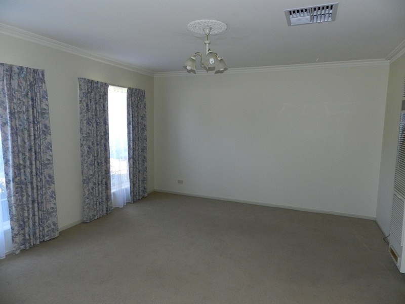 52 Broad Parade, Spring Gully VIC 3550