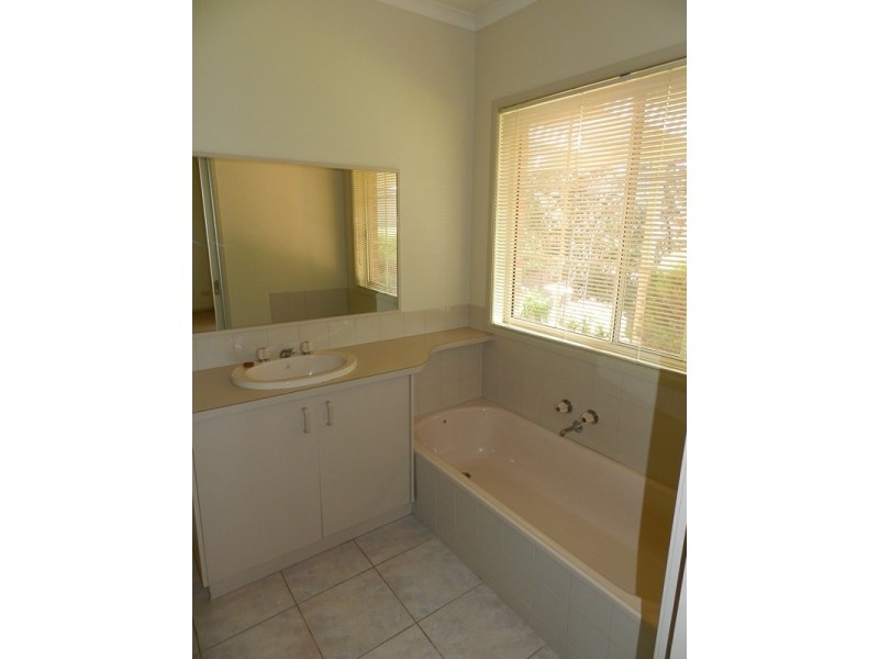 52 Broad Parade, Spring Gully VIC 3550