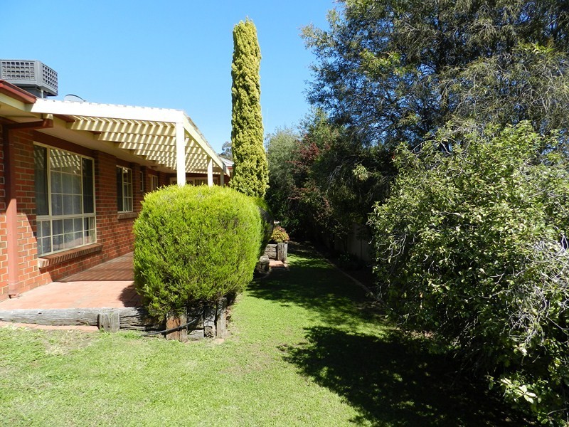 52 Broad Parade, Spring Gully VIC 3550