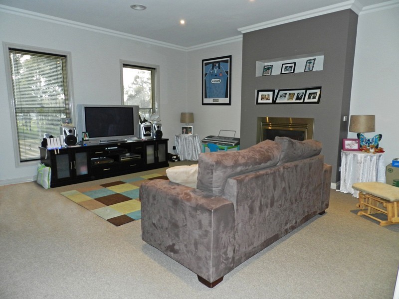 24 James Street, White Hills VIC 3550