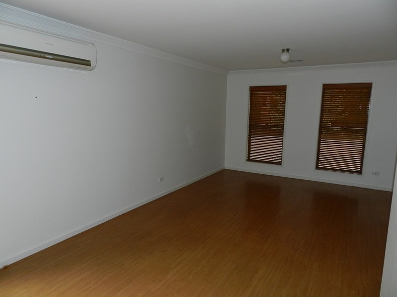 15 Grenoble Close, Spring Gully VIC 3550