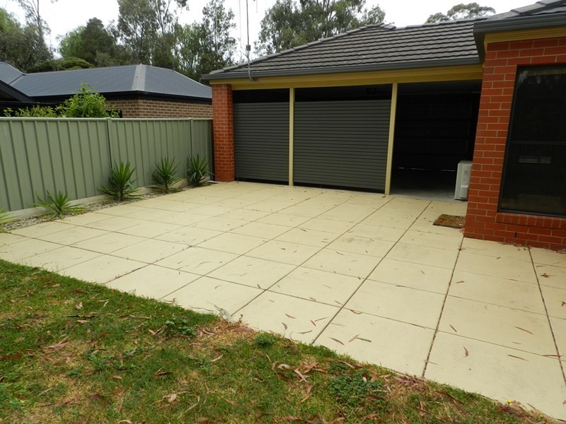 15 Grenoble Close, Spring Gully VIC 3550