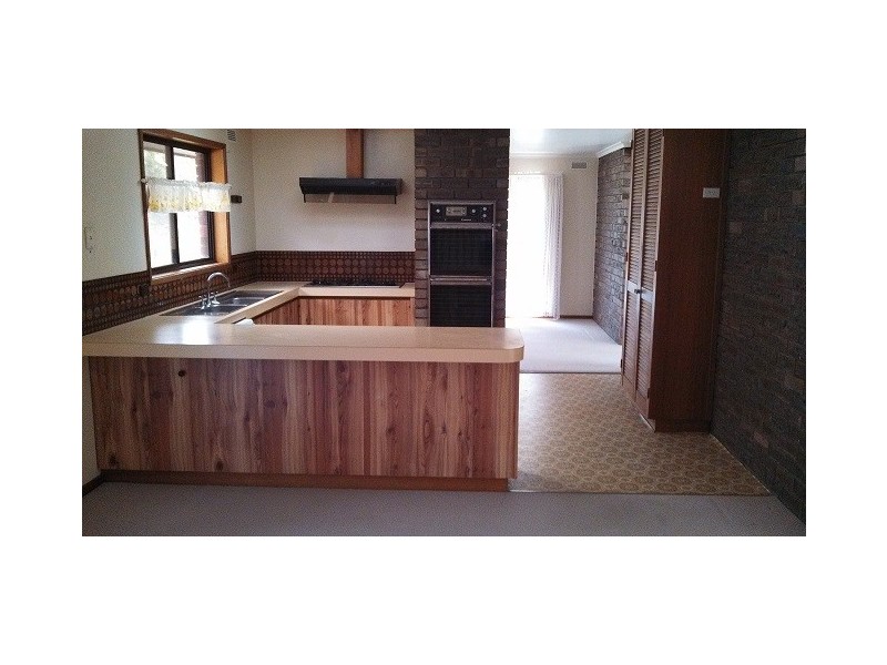 9 Bolton Drive, Strathdale VIC 3550