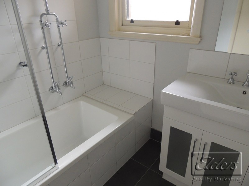 17 Churchill Avenue, Flora Hill VIC 3550