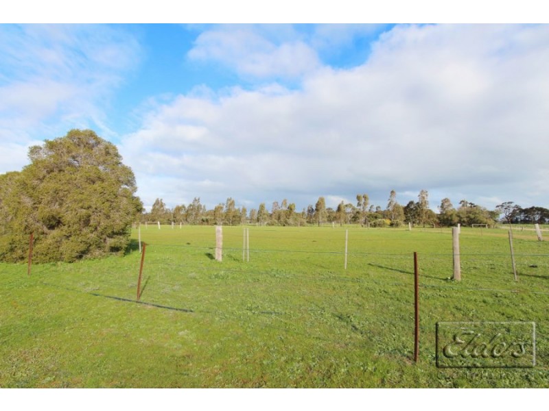 432 Foster Road, Rochester VIC 3561