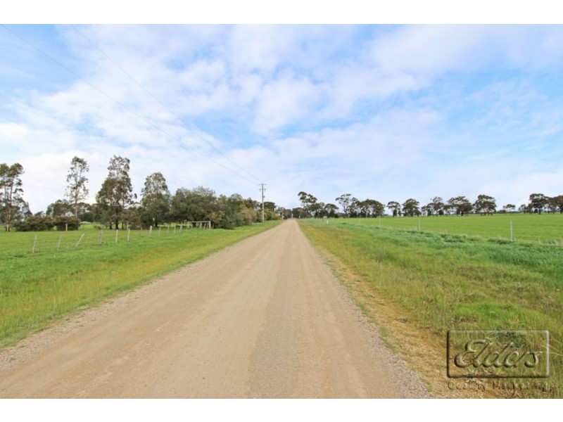 432 Foster Road, Rochester VIC 3561