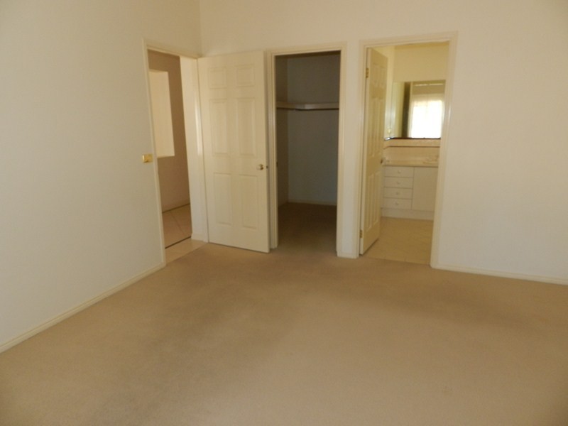 1 Bramley Place, Kennington VIC 3550