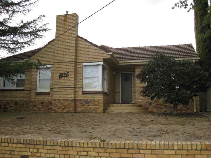 4 Michael Street, Kennington VIC 3550