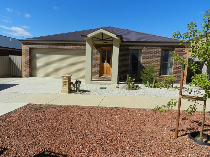 18 Sovereign Court, Kangaroo Flat VIC 3555