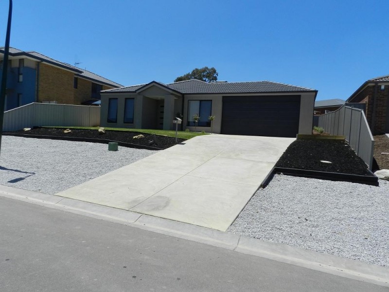 19 Bronze Drive, Kangaroo Flat VIC 3555