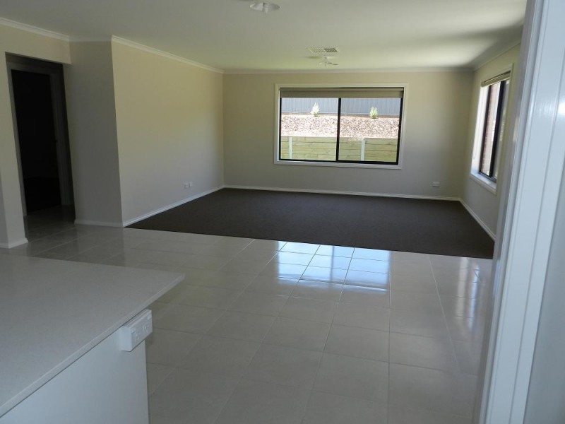 19 Bronze Drive, Kangaroo Flat VIC 3555