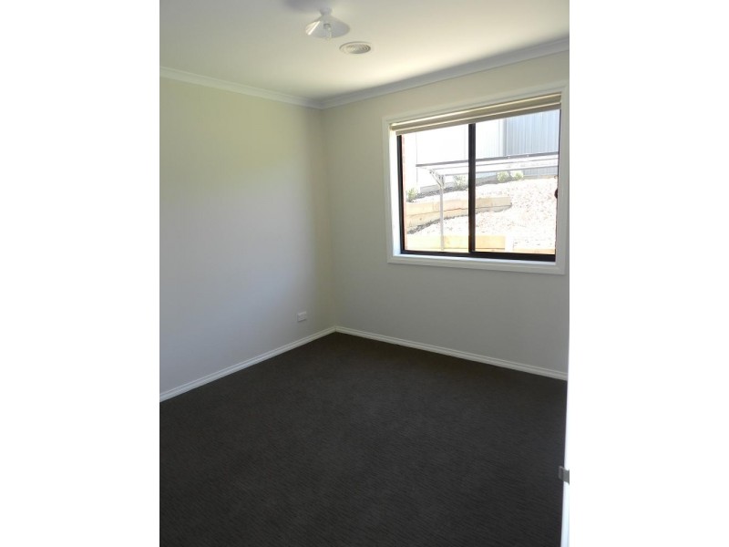 19 Bronze Drive, Kangaroo Flat VIC 3555