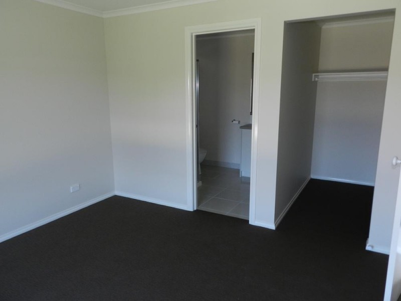 19 Bronze Drive, Kangaroo Flat VIC 3555