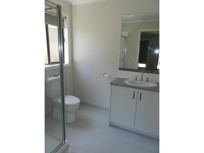 19 Bronze Drive, Kangaroo Flat VIC 3555