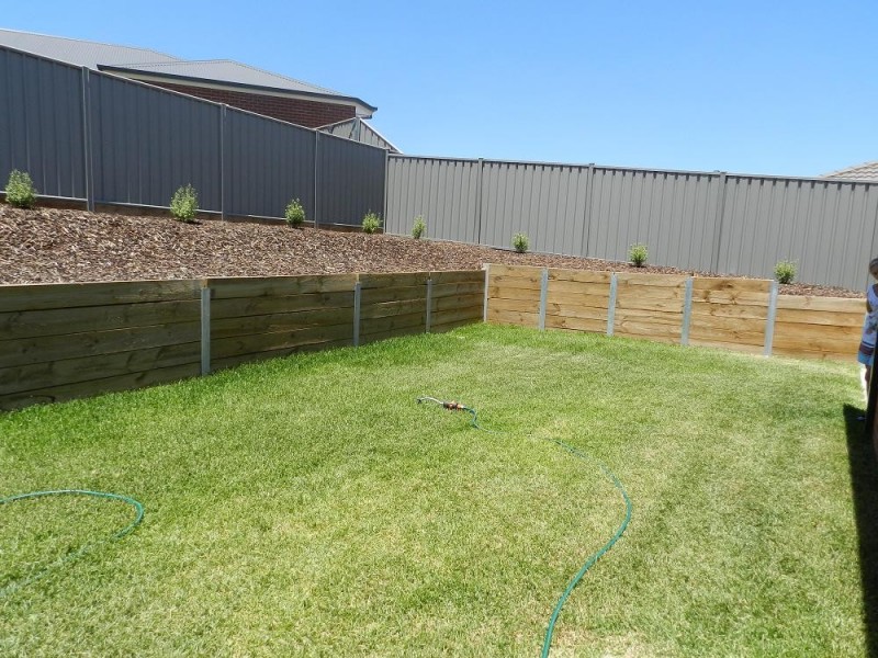 19 Bronze Drive, Kangaroo Flat VIC 3555