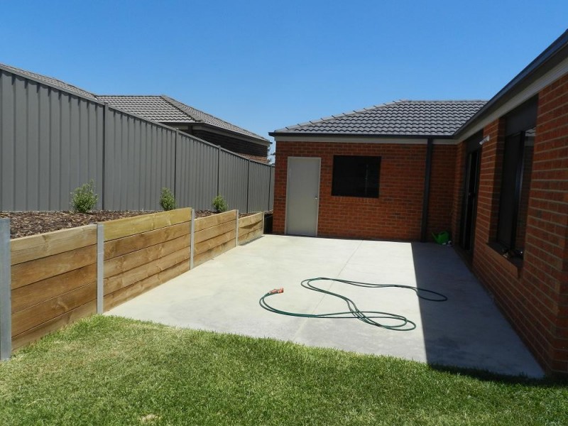 19 Bronze Drive, Kangaroo Flat VIC 3555