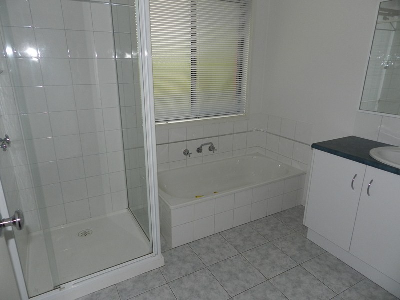 15 Grenoble Close, Spring Gully VIC 3550