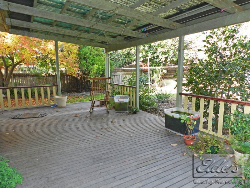 11 Crusoe Road, Kangaroo Flat VIC 3555