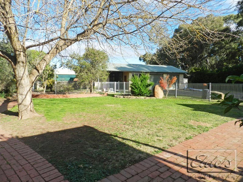 11 Crusoe Road, Kangaroo Flat VIC 3555