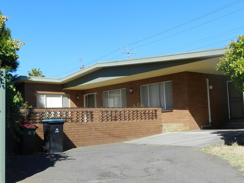 2 Kilwinning Street, Quarry Hill VIC 3550