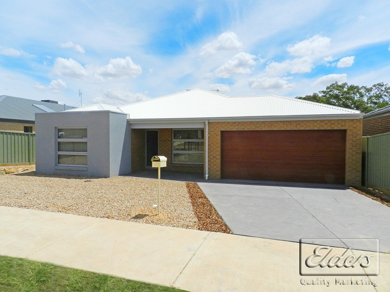 16 Parklands Way, Maiden Gully VIC 3551