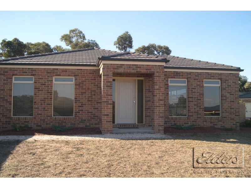 1/16 Alpina Place, Kangaroo Flat VIC 3555