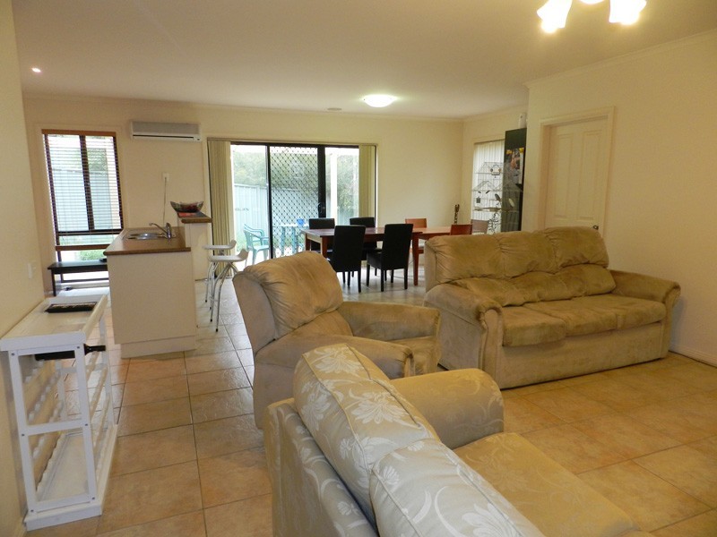 2/2 Greenwood Drive, Flora Hill VIC 3550