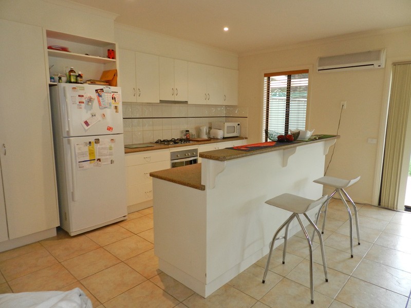 2/2 Greenwood Drive, Flora Hill VIC 3550