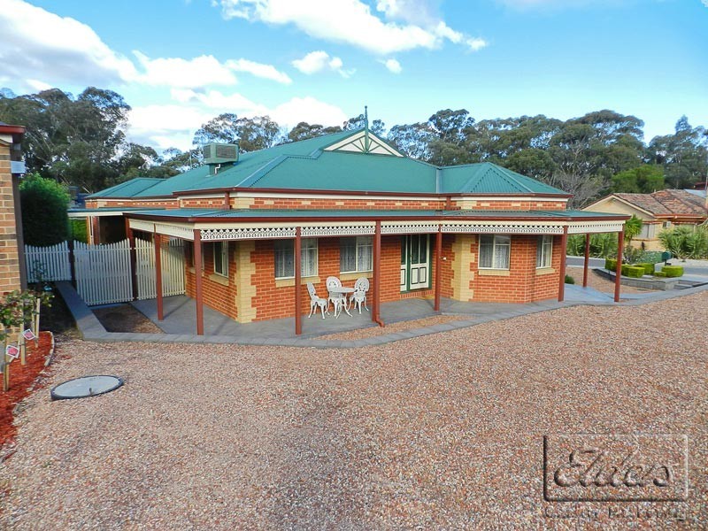 1 Bramley Place, Kennington VIC 3550
