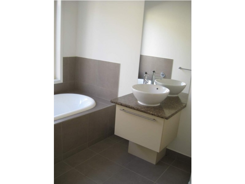 3 Tununga Circuit, Kangaroo Flat VIC 3555