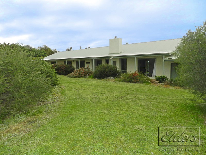 207 McGlashans Road, Maldon VIC 3463