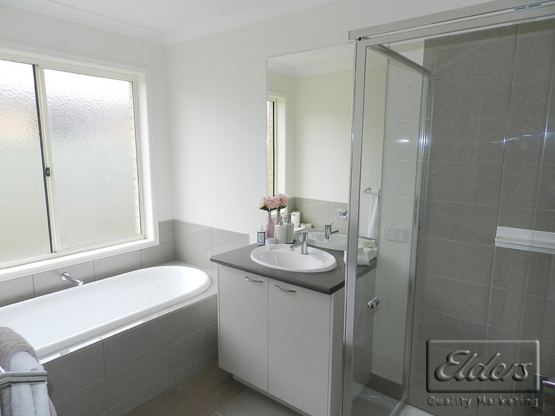 24 Allen Street, Epsom VIC 3551