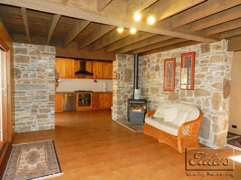 90 Carcoola Drive, Kangaroo Flat VIC 3555