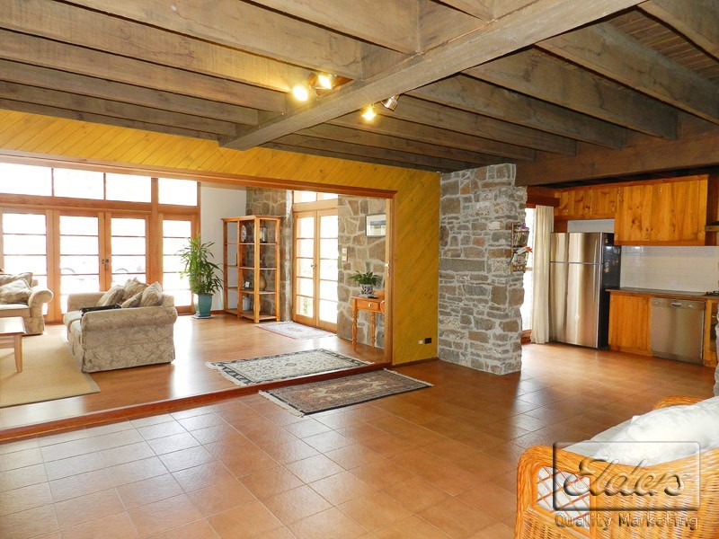 90 Carcoola Drive, Kangaroo Flat VIC 3555