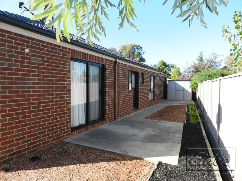 2/200 Condon Street, Kennington VIC 3550