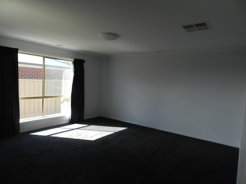 18 Sovereign Court, Kangaroo Flat VIC 3555