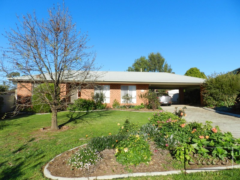 4 Anita Court, Kangaroo Flat VIC 3555