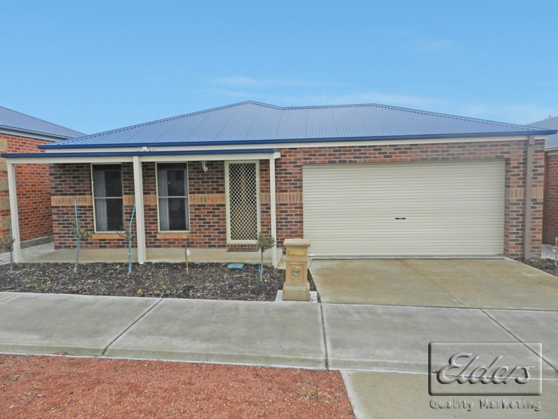 8 Queen Street, Kangaroo Flat VIC 3555