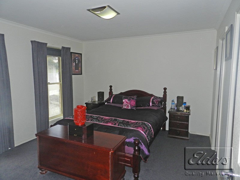 8 Queen Street, Kangaroo Flat VIC 3555